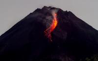 12 Kali Guguran Lava Pijar Keluar dari Gunung Merapi Pagi Ini