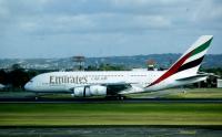 Begini Penampakan Pesawat Jumbo Airbus A380 Emirates yang Mendarat di Bali