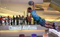 Aksi Akrobatik Slam Dunk di Dalam Mal Kota Kasablanka