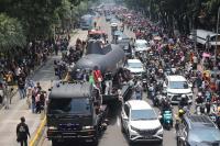 Pawai Spektakuler Alutsista Hiasi HUT ke-80 TNI, Warga Antusias Menyaksikan