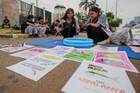 Aksi Damai Mahasiswa Hadirkan Suasana Piknik di DPR