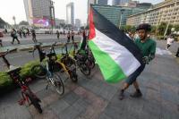 Massa Bersiap Gowes Menuju Patung Kuda Kampanyekan Stop Genocide