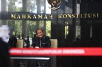 Hakim MK Arsul Sani Pamer Ijazah Asli hingga Foto Kelulusan