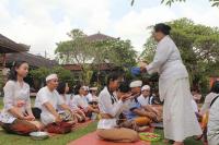 Hari Raya Galungan: Umat Hindu Gelar Persembahyangan di Pura Amerta Jati