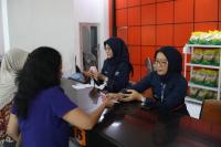Penyaluran BLT Kesra 2025 Dimulai, Warga Jakarta Timur Antre di Kantor Pos