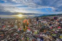 Aktivitas Pemulung di TPA Galuga, KLHK Tekankan Pentingnya Capping Cegah Mikroplastik