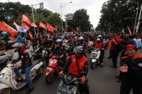 Ratusan Buruh Konvoi dari Bekasi, Tolak UMP Jabar dan DKI Jakarta