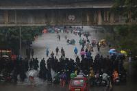 Jalan Jembatan Tiga Raya Terendam Banjir, Kemacetan Tak Terhindarkan