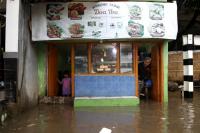 Banjir Luapan Kali Mampang Rendam Permukiman Pondok Karya