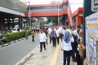 Pramono Anung Didampingi Sutiyoso Saksikan Pembongkaran Tiang Monorel Rasuna Said