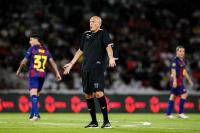 Momen Wasit Legendaris Pierluigi Collina Pimpin Laga di GBK