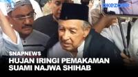 Ibrahim Sjarief Dimakamkan, Quraish Shihab hingga Sujiwo Tejo Hadir di Tengah Hujan Deras