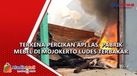 Terkena Percikan Api Las, Pabrik Mebel di Mojokerto Ludes Terbakar
