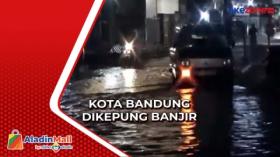Kota Bandung Dilanda Banjir Akibat Hujan 3 Jam, Puluhan Kendaraan Mogok