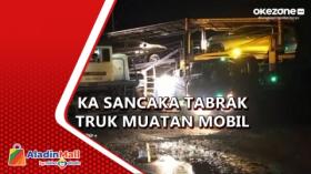 Detik-Detik KA Sancaka Tabrak Truk Muatan Mobil di Mojokerto