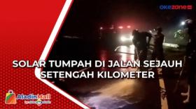 Tumpahan Solar di Jalan Akses Bondowoso - Surabaya Dibersihkan Petugas Damkar