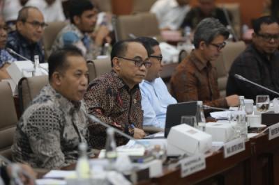 Komisi VI DPR dan Menteri Koperasi Bahas Efisiensi Anggaran 2025 dalam Raker