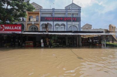 potret-pertokoan-grand-galaxy-park-bekasi-terendam-banjir