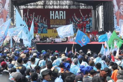 peringatan-may-day-2025-di-monas-buruh-tuntut-penghapusan-outsourcing-dan-upah-layak