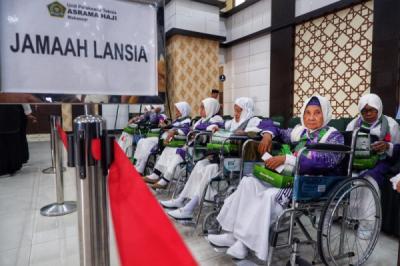 Calon Jemaah Haji Kloter Pertama Mulai Masuk Asrama Haji Sudiang Makassar