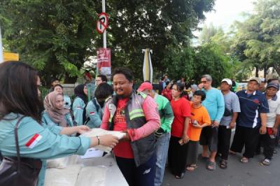 mahasiswa-ubk-gelar-tebus-murah-sembako-di-hari-pendidikan-nasional