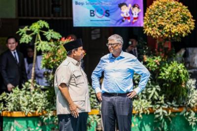Presiden Prabowo dan Bill Gates Tinjau MBG di SDN 03 Jati Pulogadung