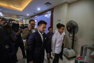 Bawa Ijazah Asli Jokowi, Ajudan Jokowi dan Tim Kuasa Hukumnya Datangi Bareskrim Polri