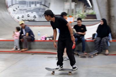 skatepark-slipi-hidupkan-kolong-flyover-jadi-surga-skateboard-dan-bmx