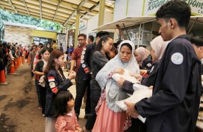 gelombang-phk-meluas-mahasiswa-trisakti-bantu-warga-lewat-aksi-sosial