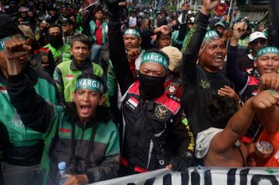 aksi-damai-pengemudi-ojol-tuntut-kejelasan-sistem-tarif