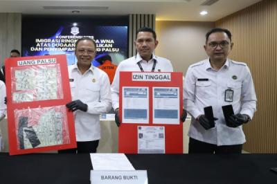 Tiga WNA Diamankan Imigrasi Terkait Peredaran Dolar Palsu