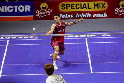 jonatan-christie-tumbangkan-wakil-singapura-di-indonesia-open-2025