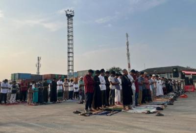 sholat-iduladha-di-pelabuhan-sunda-kelapa-dipindah-imbas-banjir-rob