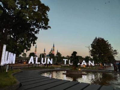 Menikmati Minggu Pagi di Alun-Alun Tuban