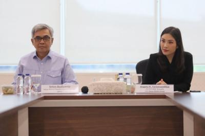pimpinan-kpk-dan-dewas-disambut-hangat-angela-tanoesoedibjo-di-inews-tower