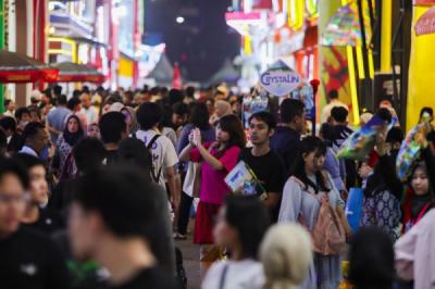 Hari Pertama Dibuka, Warga Langsung Padati Jakarta Fair 2025