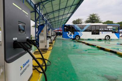 70-bus-listrik-baru-siap-melayani-warga-jakarta-dorong-transportasi-rendah-emisi