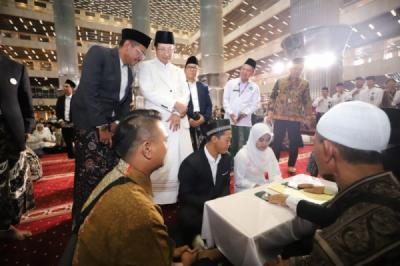 kemenag-gelar-nikah-massal-100-pasangan-resmi-jadi-suami-istri