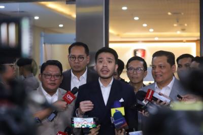usai-gelar-perkara-khusus-pengacara-sebut-roy-suryo-cs-gagal-buktikan-ijazah-jokowi-palsu