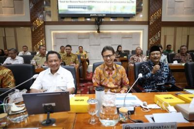rapat-kerja-komisi-ix-dpr-bahas-validasi-data-pbi-jkn-bersama-tiga-menteri
