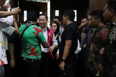 tom-lembong-masuki-ruang-sidang-jelang-vonis-korupsi-gula