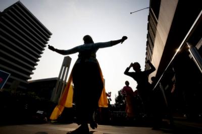 jelang-kebaya-festival-2025-komunitas-kebaya-menari-gelar-latihan-di-pelataran-sarinah