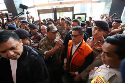 jelang-sidang-vonis-hasto-kristiyanto-sampaikan-pernyataan-di-pengadilan-tipikor
