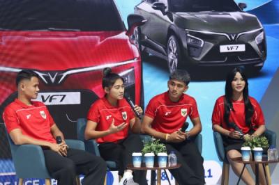 pemain-timnas-indonesia-hadiri-meet-and-greet-eksklusif-bersama-vinfast-di-giias-2025
