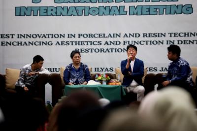 poltekkes-kemenkes-jakarta-ii-gelar-seminar-internasional-update-teknologi-gigi-terkini