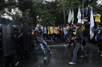 Aksi Nasional Mahasiswa Berujung Dorong-dorongan dengan Polisi di Jakarta
