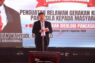 kepala-bpip-tawarkan-beasiswa-sekolah-kepada-anak-nelayan-di-pesisir-sukabumi