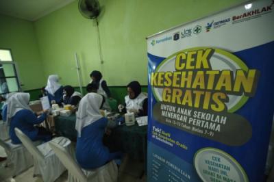 santriwati-ikuti-program-cek-kesehatan-gratis-menuju-indonesia-emas-2045