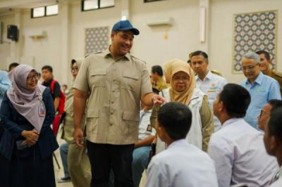 menpora-dito-tinjau-cek-kesehatan-gratis-di-smkn-26-jaktim