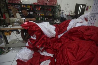 produksi-bendera-merah-putih-melonjak-jelang-hut-ke-80-kemerdekaan-ri